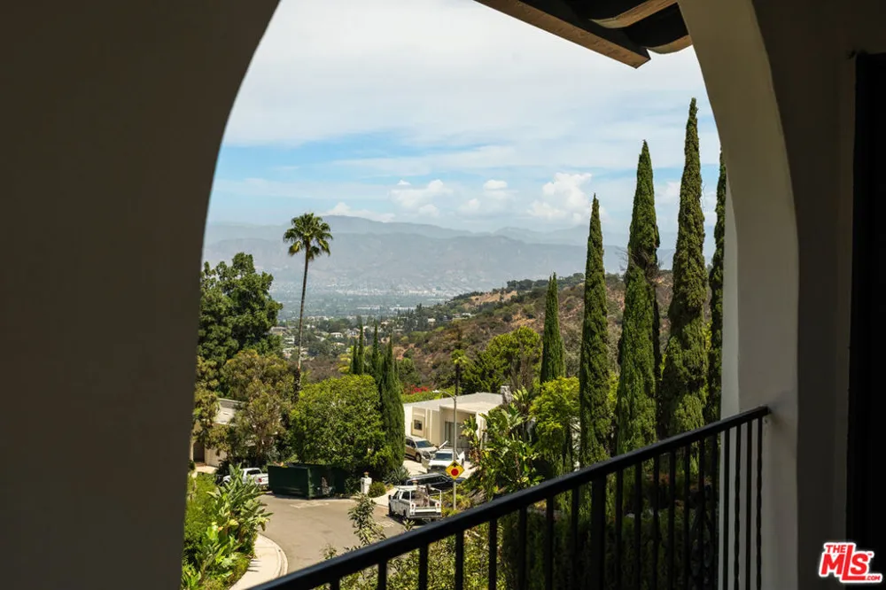 8244 Skyline Drive Los Angeles, CA 90046