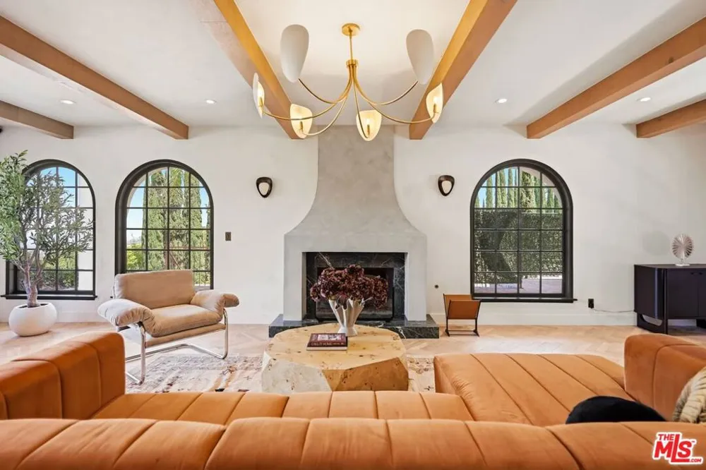 8244 Skyline Drive Los Angeles, CA 90046