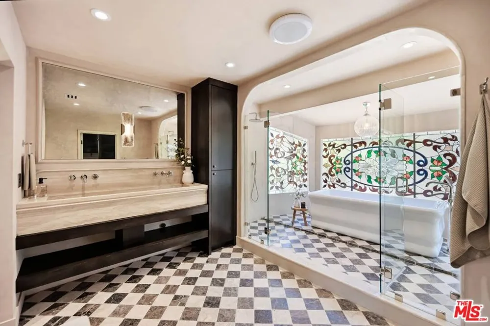8244 Skyline Drive Los Angeles, CA 90046