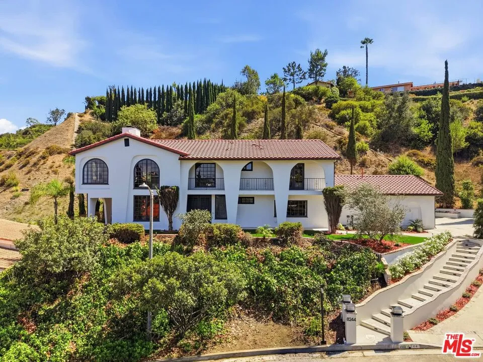 8244 Skyline Drive Los Angeles, CA 90046