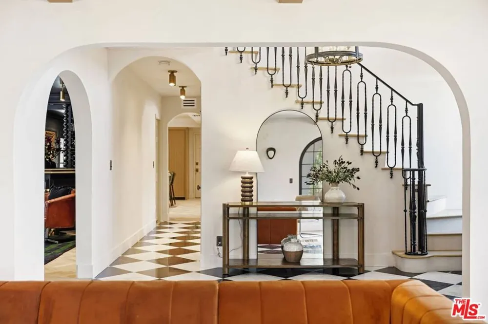 8244 Skyline Drive Los Angeles, CA 90046