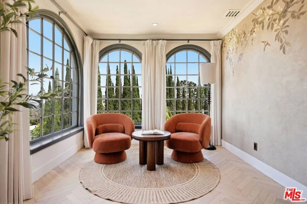 8244 Skyline Drive Los Angeles, CA 90046