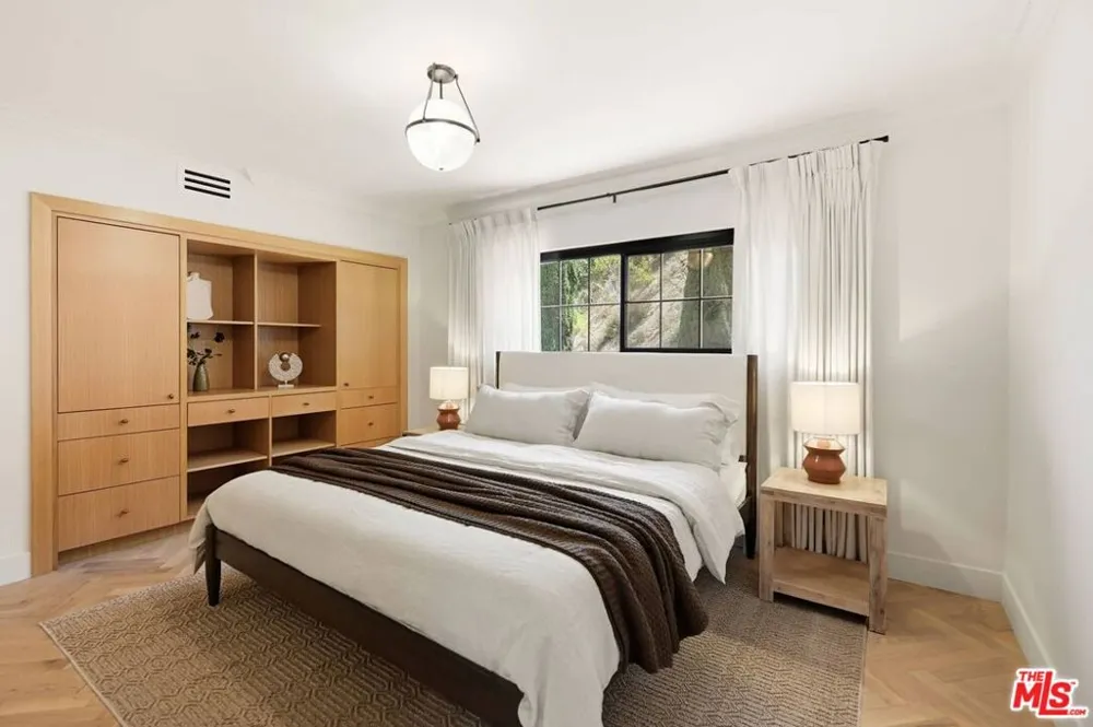 8244 Skyline Drive Los Angeles, CA 90046