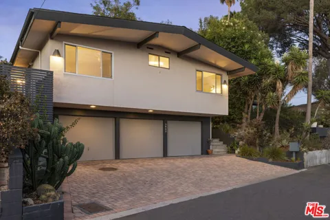 3842 Cazador Street