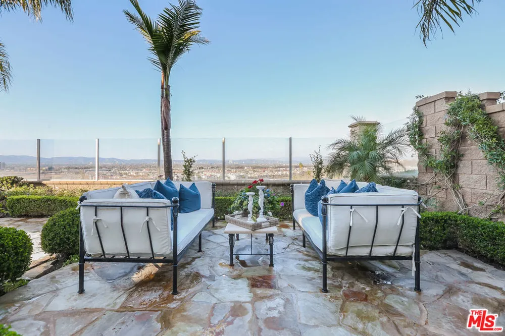7391 Coastal View Drive Los Angeles, CA 90045