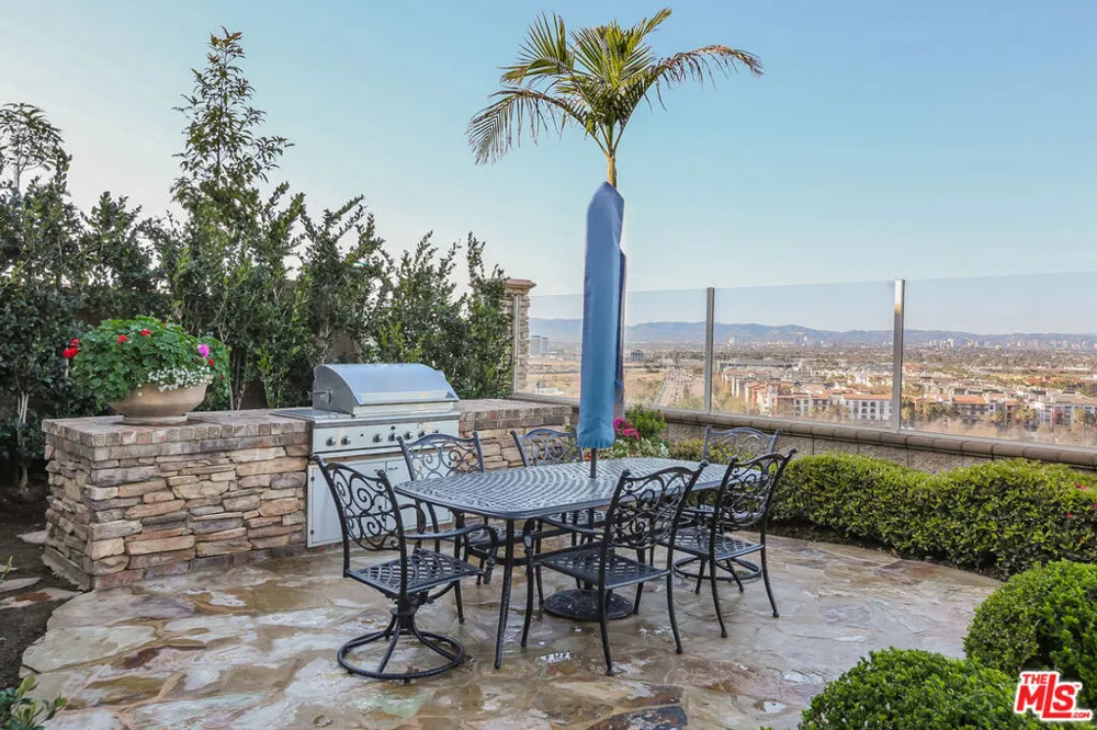 7391 Coastal View Drive Los Angeles, CA 90045