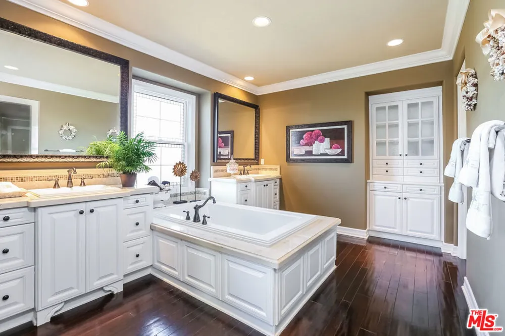 7391 Coastal View Drive Los Angeles, CA 90045