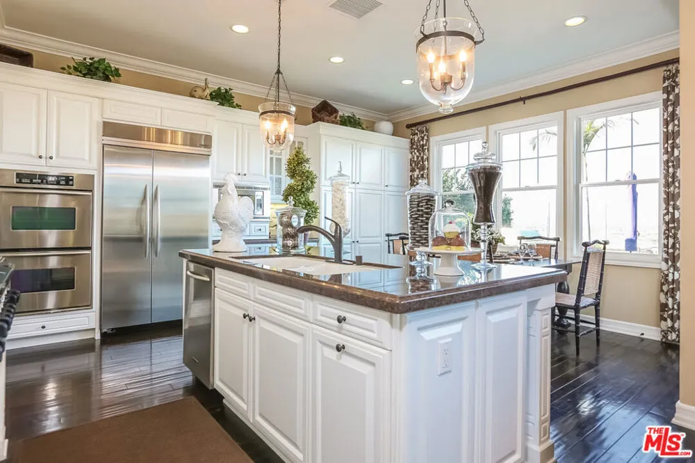 7391 Coastal View Drive Los Angeles, CA 90045
