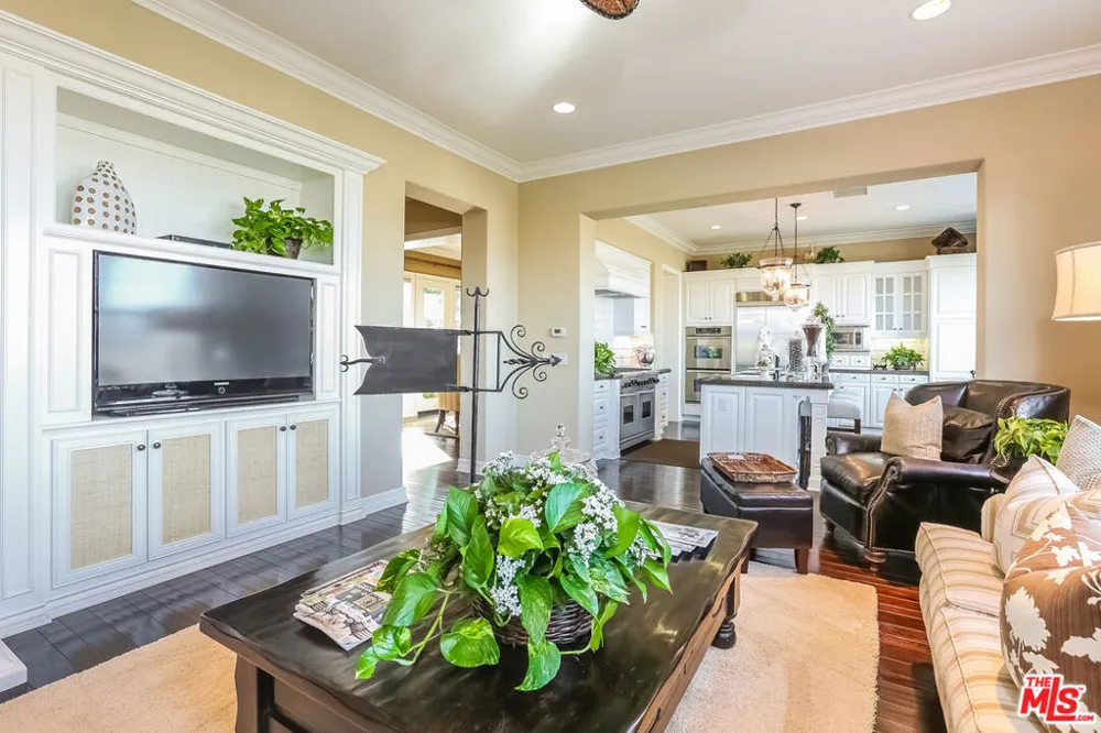 7391 Coastal View Drive Los Angeles, CA 90045