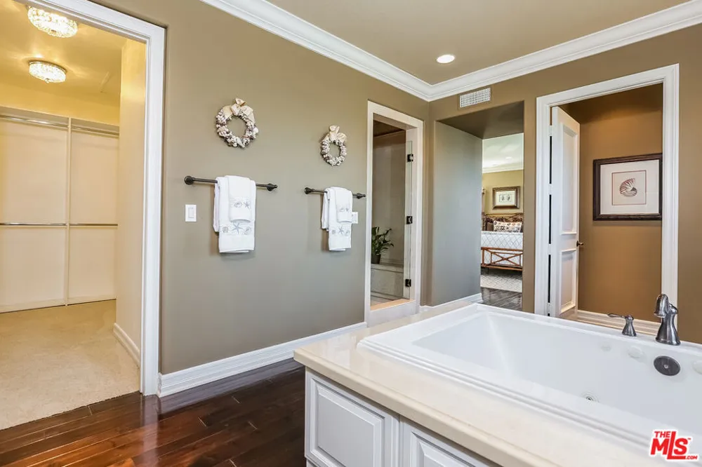 7391 Coastal View Drive Los Angeles, CA 90045