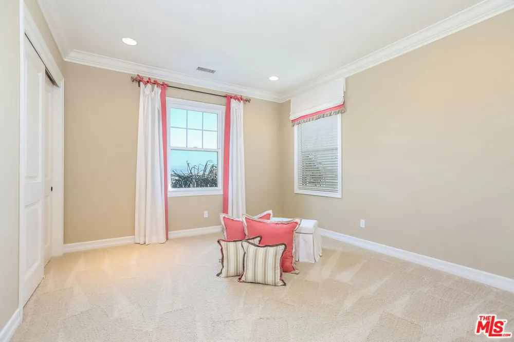 7391 Coastal View Drive Los Angeles, CA 90045
