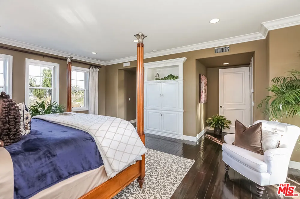 7391 Coastal View Drive Los Angeles, CA 90045