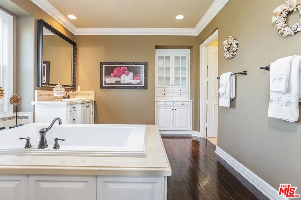 7391 Coastal View Drive Los Angeles, CA 90045