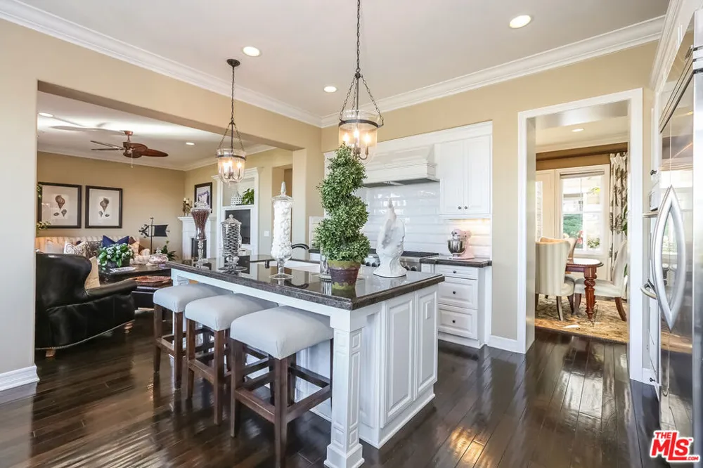 7391 Coastal View Drive Los Angeles, CA 90045