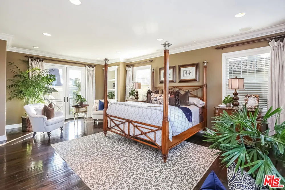 7391 Coastal View Drive Los Angeles, CA 90045