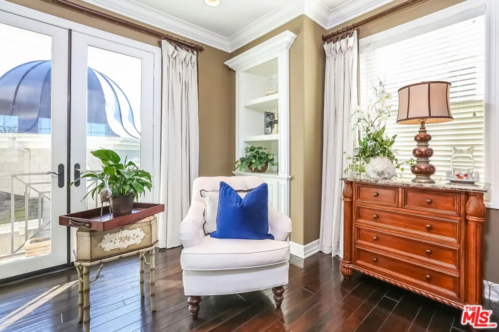7391 Coastal View Drive Los Angeles, CA 90045
