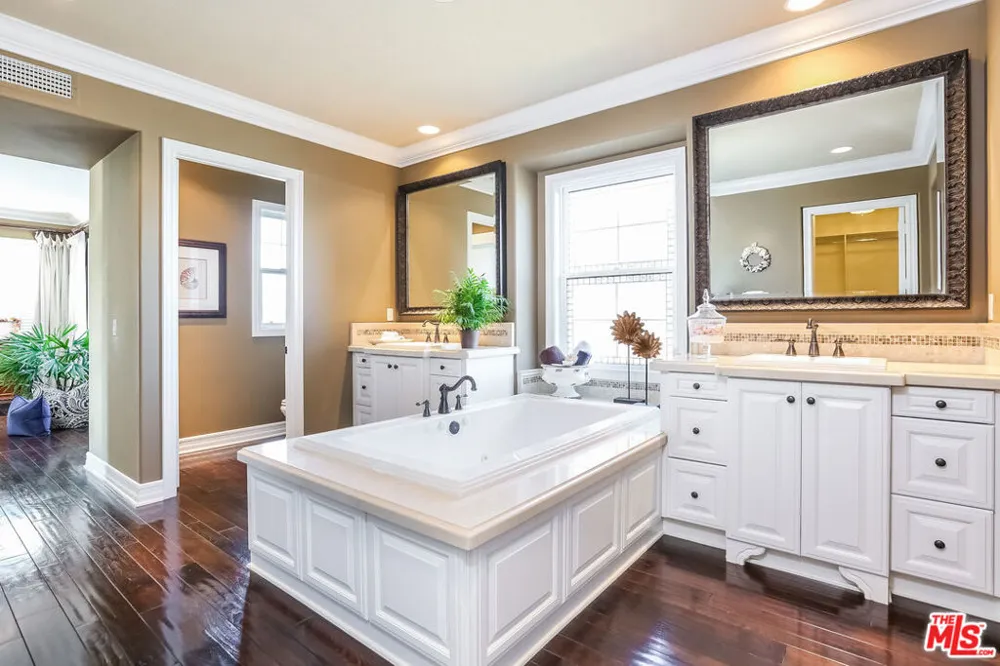 7391 Coastal View Drive Los Angeles, CA 90045