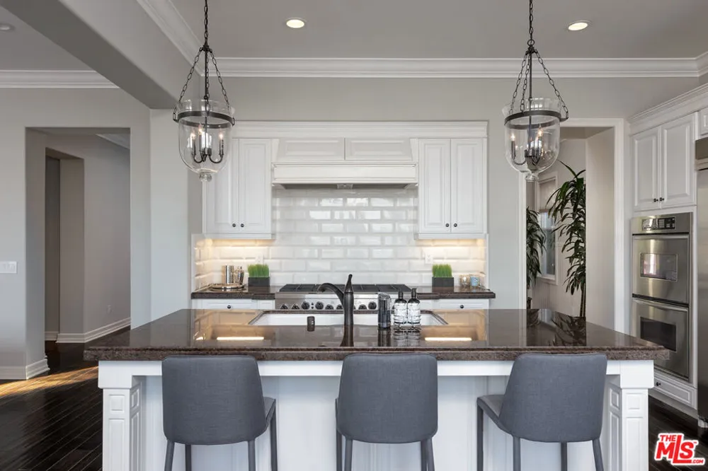 7391 Coastal View Drive Los Angeles, CA 90045