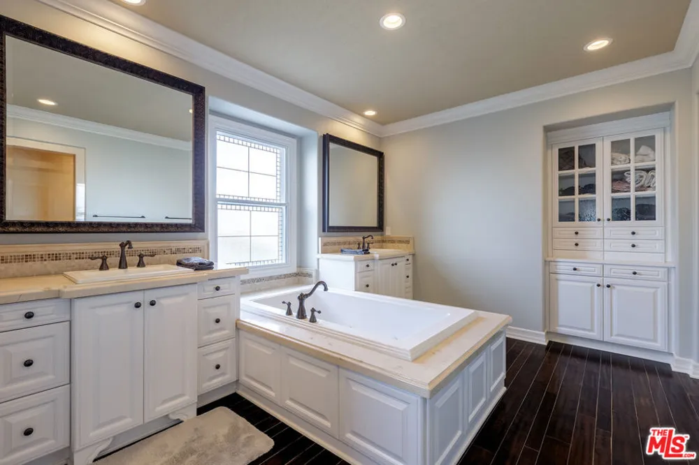 7391 Coastal View Drive Los Angeles, CA 90045