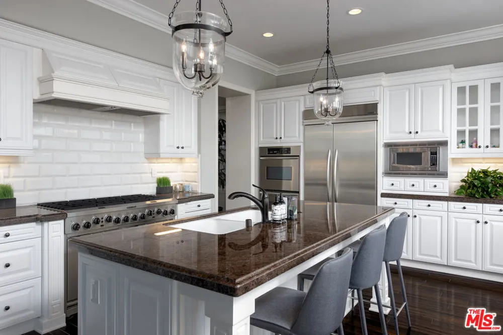 7391 Coastal View Drive Los Angeles, CA 90045