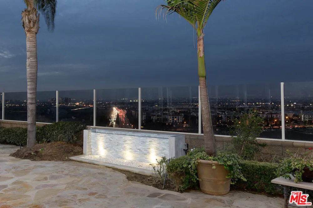 7391 Coastal View Drive Los Angeles, CA 90045