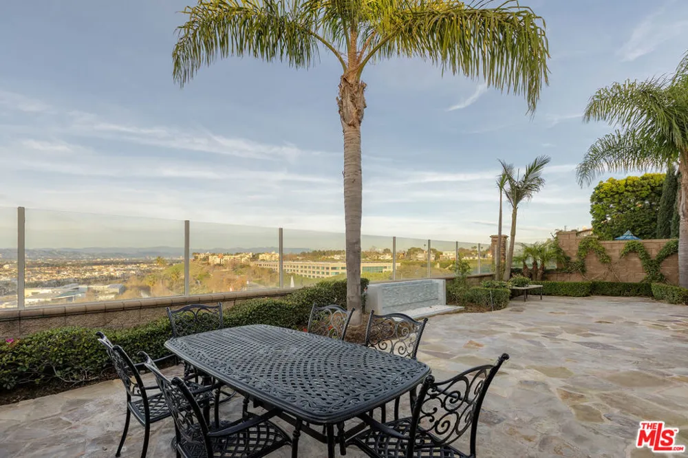7391 Coastal View Drive Los Angeles, CA 90045