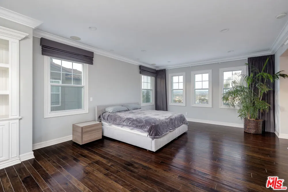 7391 Coastal View Drive Los Angeles, CA 90045
