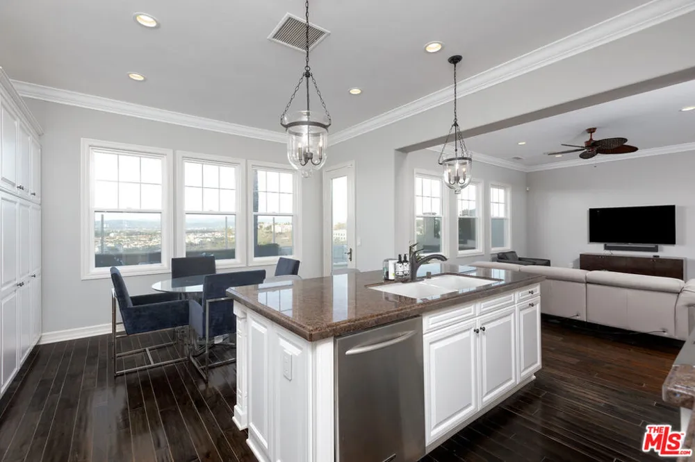 7391 Coastal View Drive Los Angeles, CA 90045