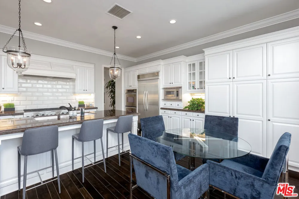 7391 Coastal View Drive Los Angeles, CA 90045