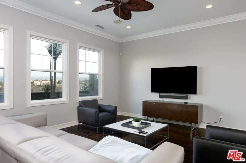 7391 Coastal View Drive Los Angeles, CA 90045