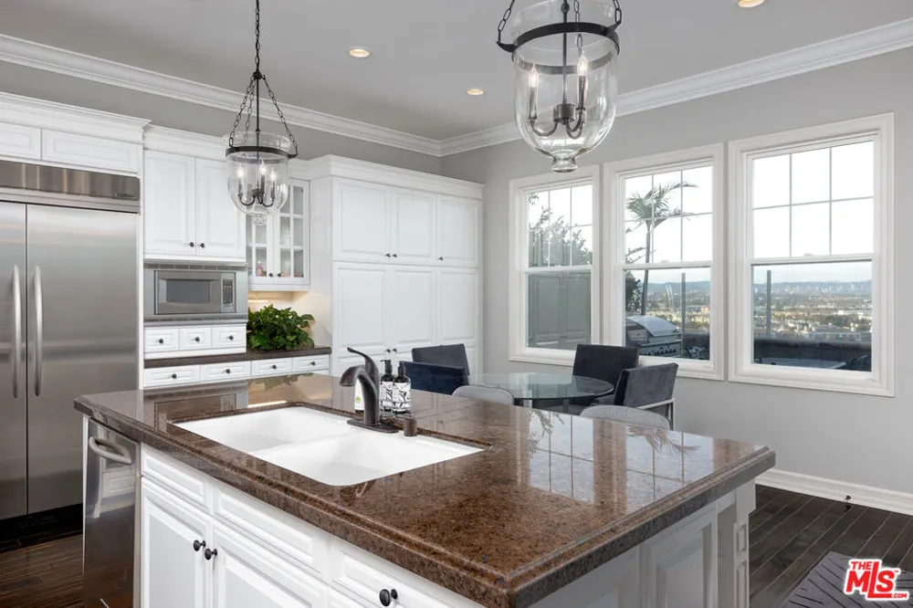 7391 Coastal View Drive Los Angeles, CA 90045