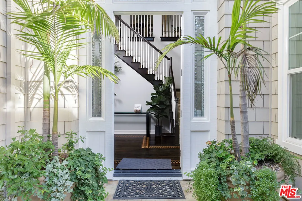 7391 Coastal View Drive Los Angeles, CA 90045