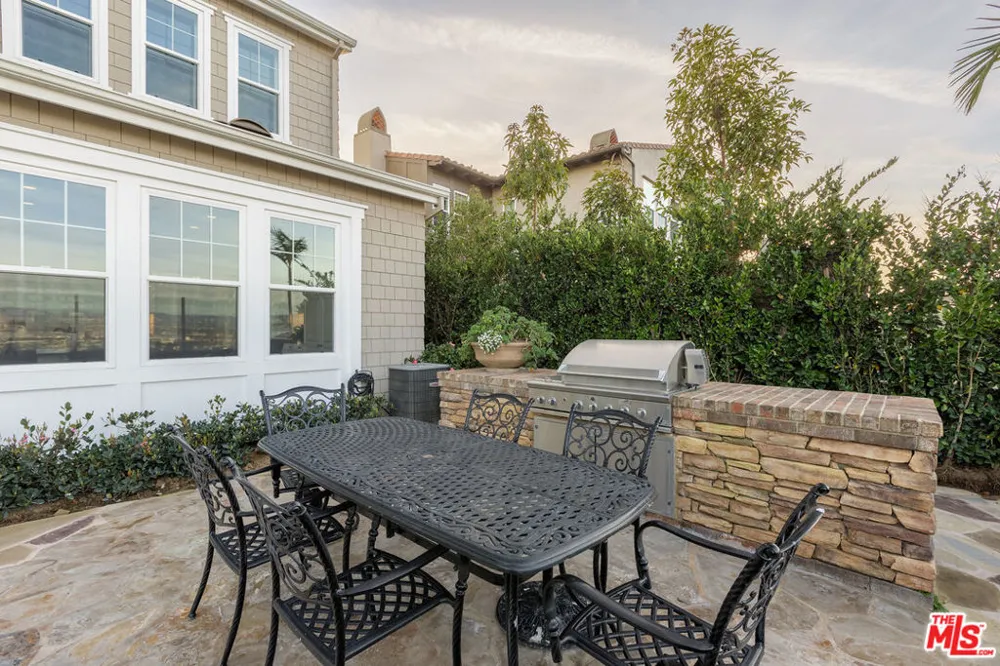 7391 Coastal View Drive Los Angeles, CA 90045