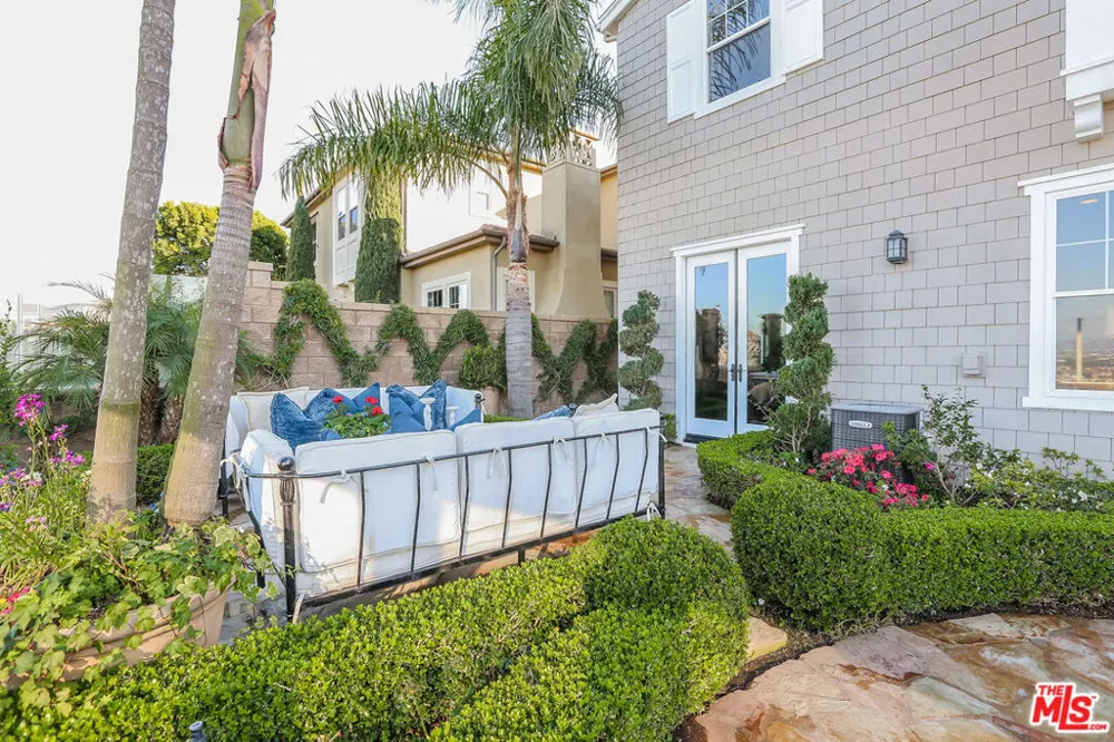 7391 Coastal View Drive Los Angeles, CA 90045