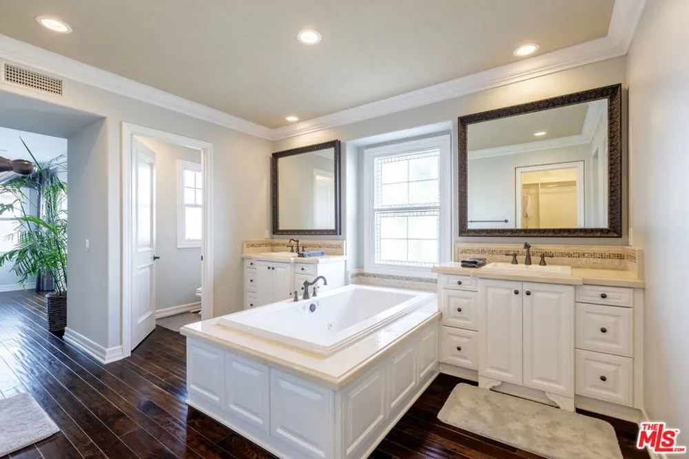 7391 Coastal View Drive Los Angeles, CA 90045