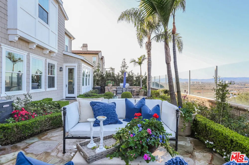 7391 Coastal View Drive Los Angeles, CA 90045