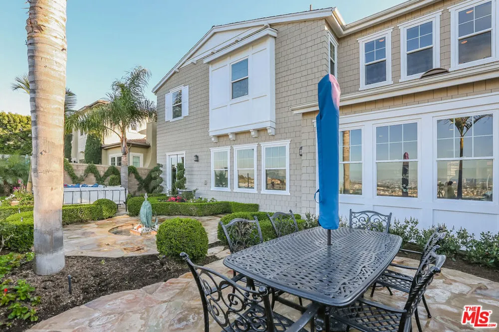 7391 Coastal View Drive Los Angeles, CA 90045