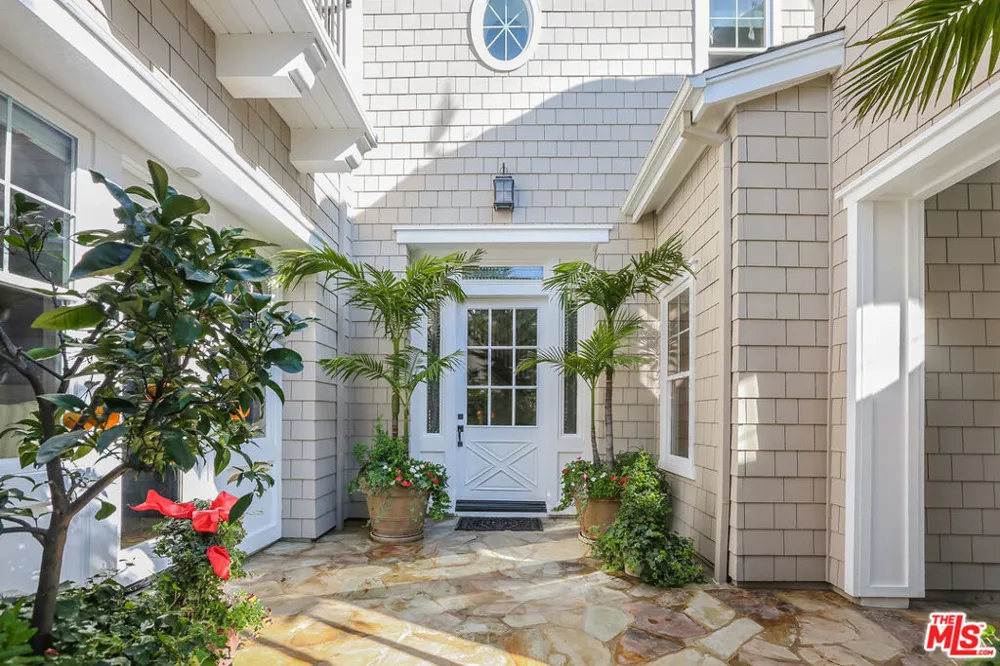7391 Coastal View Drive Los Angeles, CA 90045