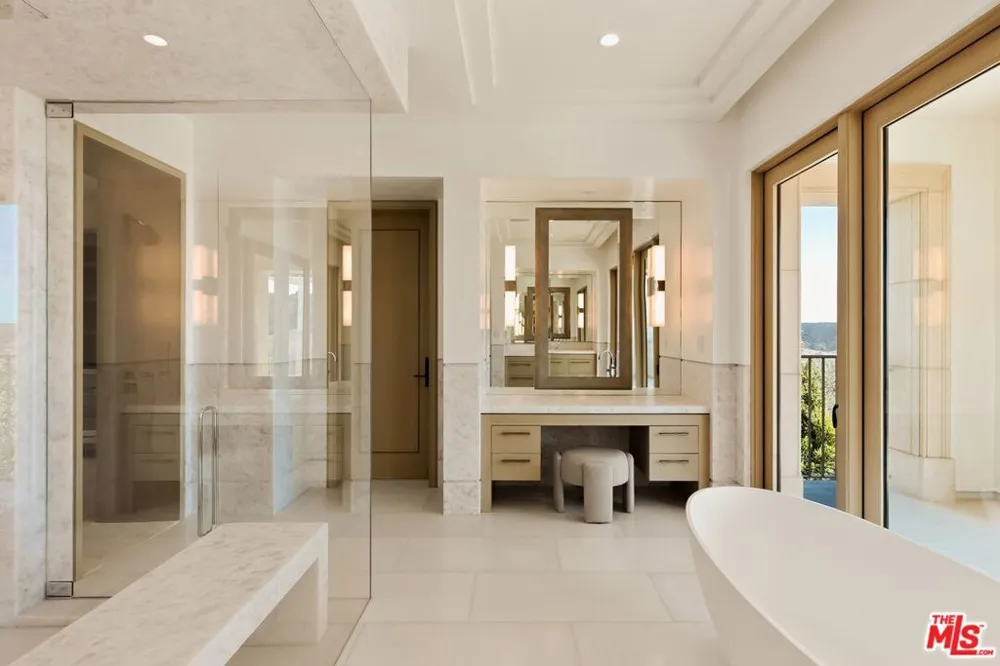 18 Swimmers Point Newport Coast, CA 92657