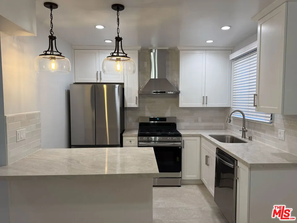 4125 W Toluca Lake Avenue Burbank, CA 91505