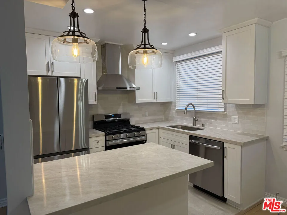 4125 W Toluca Lake Avenue Burbank, CA 91505