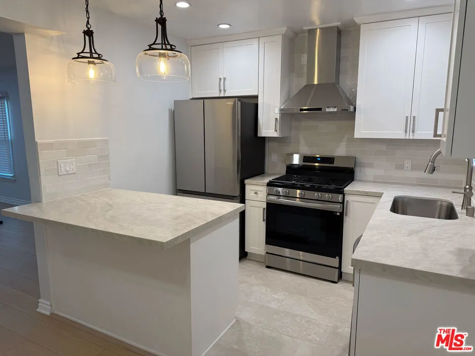 4125 W Toluca Lake Avenue Burbank, CA 91505