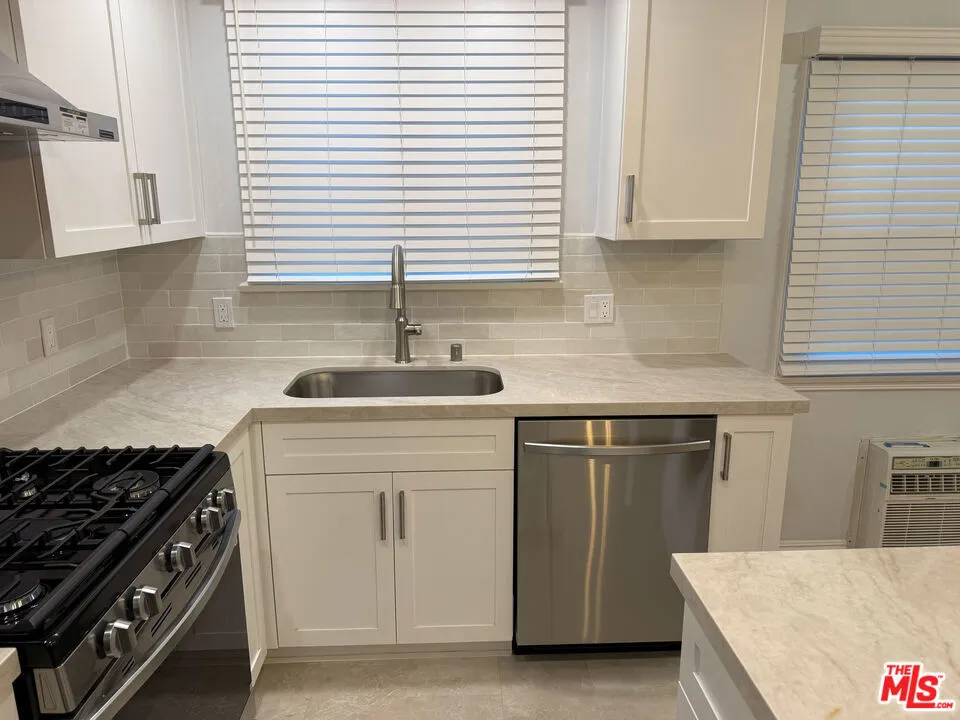 4125 W Toluca Lake Avenue Burbank, CA 91505