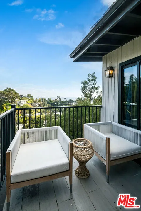 9234 Kinglet Drive Los Angeles, CA 90069