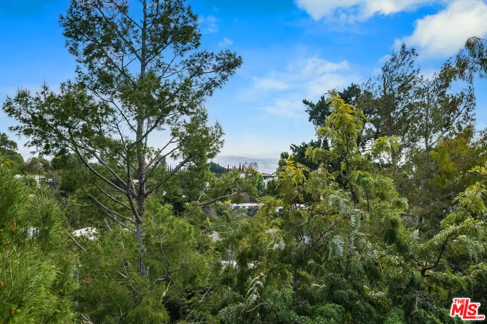 9234 Kinglet Drive Los Angeles, CA 90069