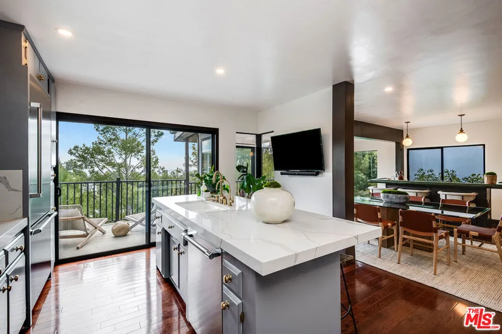 9234 Kinglet Drive Los Angeles, CA 90069