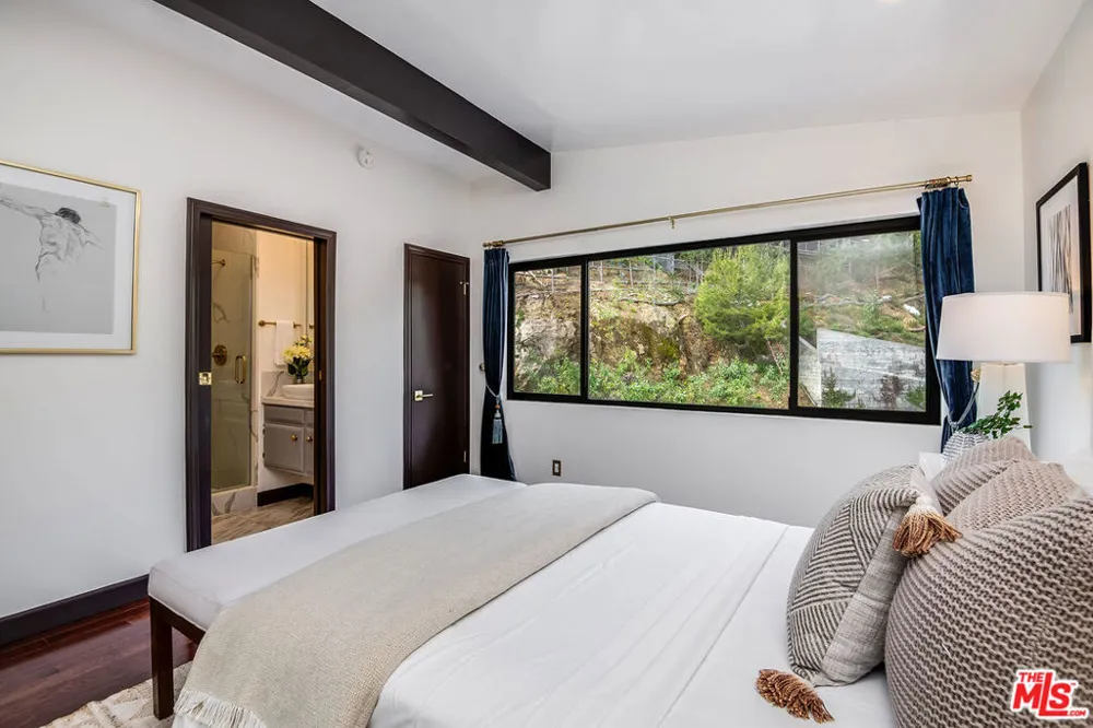 9234 Kinglet Drive Los Angeles, CA 90069