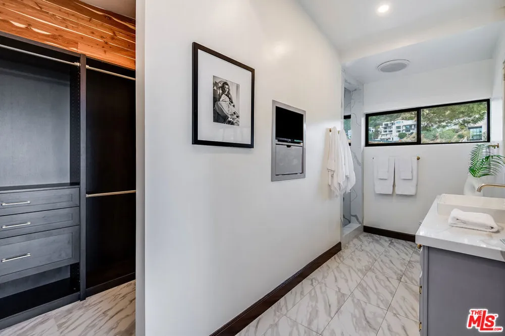 9234 Kinglet Drive Los Angeles, CA 90069