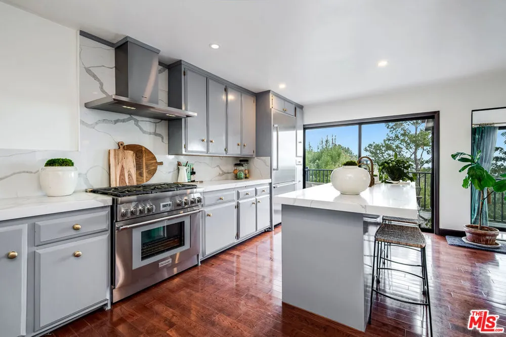 9234 Kinglet Drive Los Angeles, CA 90069