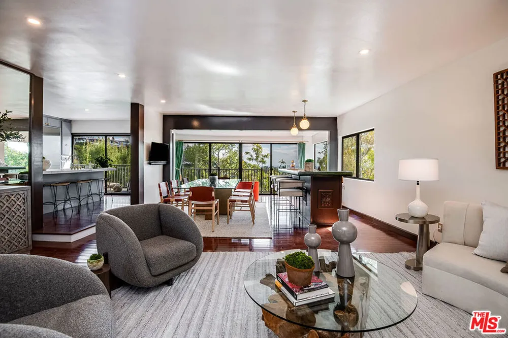 9234 Kinglet Drive Los Angeles, CA 90069